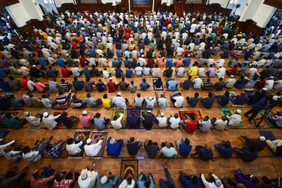 މިސްކިތްތަކުގައި ގައިދުރުކޮށް ޖަމާއަތް ހެދުން ނިމުމަކަށް ގެނެސްފި