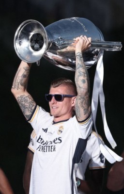 ރިޓަޔާކުރުމުގެ ނިންމުން ބަދަލުކުރަން ކްރޫޒަށް އަންޗެލޮޓީ އިލްތިމާސްކޮށްފި