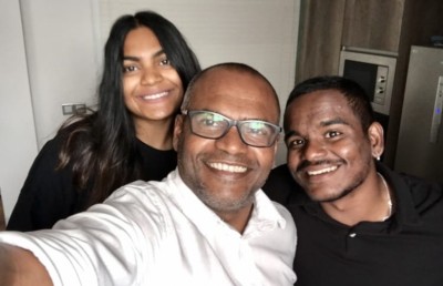 ދަނޑަށް ނޭރިއަސް ބައްޕަގެ ފަހަތުން ޗެމްޕިއަނަކަށް