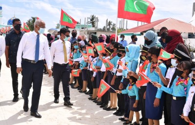 ގިނަ ބަޔަކު އެއްތަން ނުވާ ގޮތަށް ރައީސަށް މަރުހަބާ ކިޔުމުގެ ކަންކަން ހަމަޖައްސަން އަންގައިފި