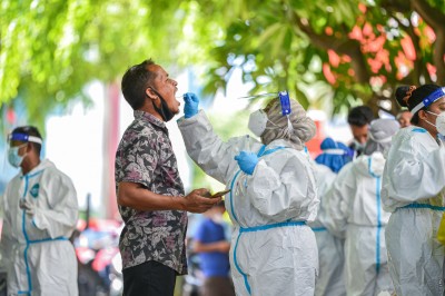 ވެކްސިން ނުޖަހާ މީހުން ރިލީޒް ސާމްޕަލަށް ފައިސާ ދައްކަންޖެހޭނެ