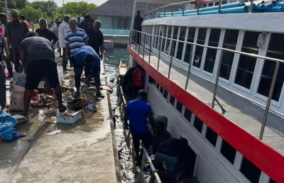 ގިނަ އަދަދެއްގެ މުދަލާ އެކު ކަނޑިތީމު ބޯޓެއް އަޑިއަށް
