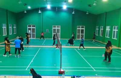 މައި ކޮލެޖުން ލ. ގަމުގައި ބެޑްމިންޓަން މުބާރާތެއް ބާއްވަނީ