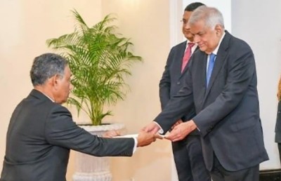 މަސްއޫދު، ސަފީރު ކަމުގެ ފަތްކޮޅު ރަނިލް އަށް އަރުވައިފި