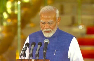 ކޯލިޝަން ސަރުކާރަކާ އެކު މޯދީ ބޮޑުވަޒީރުކަމުގެ ހުވާކުރައްވައިފި