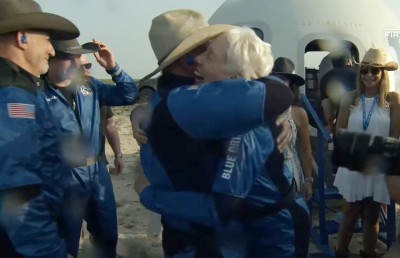 ބިލިއަނަރު ޖެފް ބެޒޯސް 20 އަހަރުގެ މަސައްކަތުން ޖައްވަށް