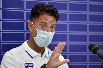 ދަތި ވަގުތެއްގައި މެޗު ކުޅެން ބެންގަލޫރު ތައްޔާރު: ޕެޒޯލީ