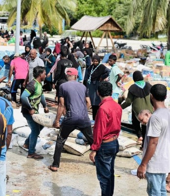 ކަނޑިތީމު ބޯޓު އަޑިއަށް ދިއުމުން ބިލެތްފަހިން ދެއްކީ ރީތި ނަމޫނާއެއް!