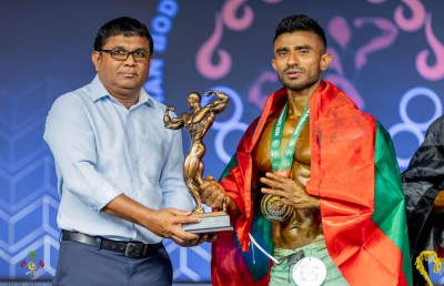 ވިދިވިދިގެން ތިން ފަހަރު ރަން މެޑަލް، ދެކުނު އޭޝިއާ ޗެމްޕިއަންޝިޕުން އަޒުނީނަށް ރެކޯޑެއް
