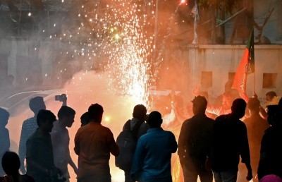 އިންދިރާ ގާންދީގެ ގާތިލެއްގެ ދަރިއަކާއި ދެ ގައިދީއަކު މަޖިލީހަށް