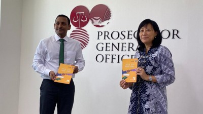 ޖިނާއީ އަދުލުގެ ނިޒާމާ ގުޅޭ އަތްމަތީފޮތްތަކެއް ޕީޖީއިން ނެރެފި