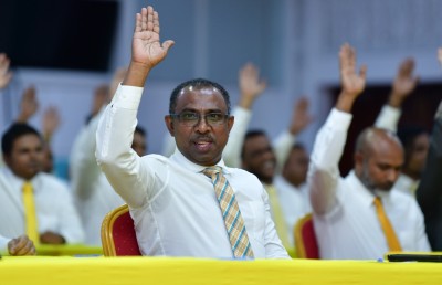 ހިޔާލު ތަފާތުވުންތަކާއި ސަރުކާރާ ދިމާކުރުމަށް ފަހު އާޒިމް، ރައީސާއެކު