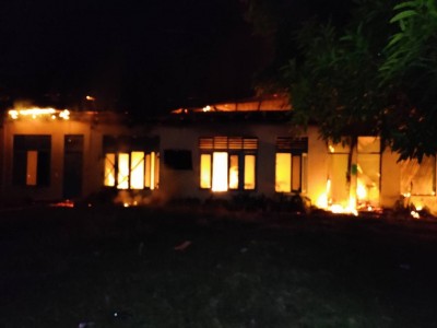 ފޭދޫ ސްކޫލުގެ ބާ އިމާރާތުގައި އަލިފާން ރޯވެއްޖެ