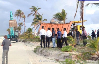 ހޯރަފުށީ އެއާޕޯޓުގެ ރަންވޭގެ ގޮނޑުދޮށް ހިމާޔަތް ކުރުމުގެ މަސައްކަތް ފަށައިފި