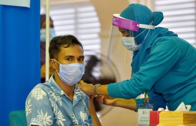 90 ޕަސެންޓް މީހުންނަށް ކޮވިޑް ވެކްސިން ދިނުމުގެ ބޮޑު ޕްރޮގްރާމެއް އަންނަ މަހު ފަށަނީ