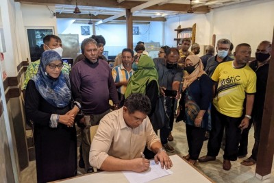 ބަރުލަމާނީ ނިޒާމު ގެންނަން ގޮވާލާ ޕެޓިޝަނެއްގައި ސޮއިކުރަން ފަށައިފި