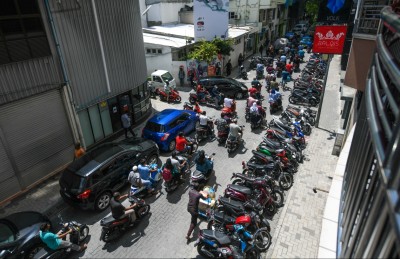 މަގުމަތީ ހުންނަތާ ދުވަސްވެފައިވާ ވެހިކަލްތައް މާދަމާ ނަގަން ފަށަނީ