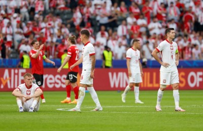 ލެވަންޑޯސްކީ އަރުވައިގެން ވެސް ޕޮލެންޑަށް އޮސްޓްރިއާ ކައިރިން ސަލާމަތް ނުވެވި ނޭވާހޮޅިއަށް