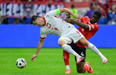 ލެވަންޑޯސްކީ އަރުވައިގެން ވެސް ޕޮލެންޑަށް އޮސްޓްރިއާ ކައިރިން ސަލާމަތް ނުވެވި ނޭވާހޮޅިއަށް