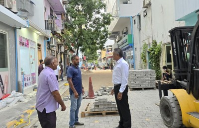 މާލޭގައި ފެންބޮޑުވާ މަގުތައް މަރާމާތު ކުރަން ފަށައިފި