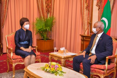 ޗައިނާ ސަފީރު، ސަފީރުކަމުގެ ފަތްކޮޅު ރައީސަށް އަރުވައިފި