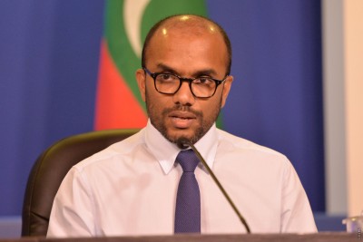 އޮޅުމަކުން މުސާރަ ބޮޑުކޮށް ދެވުނު މުވައްޒަފުންގެ އަތުން ފައިސާ ހޯދަނީ