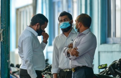 ވަކީލުން ވިދާޅުވީ ޔާމީން އިންކާރު ކުރެއްވި ކަމަށް، ކޮމިޝަނުން ބުނަނީ ނިންމެވީ ހަނު ހުންނަވަން ކަމަށް