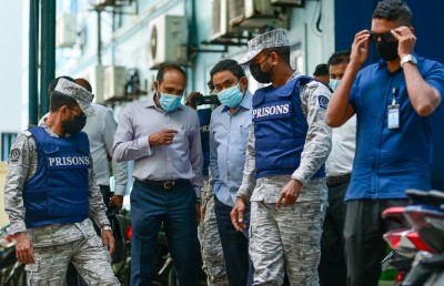 ވަކީލުން ވިދާޅުވީ ޔާމީން އިންކާރު ކުރެއްވި ކަމަށް، ކޮމިޝަނުން ބުނަނީ ނިންމެވީ ހަނު ހުންނަވަން ކަމަށް