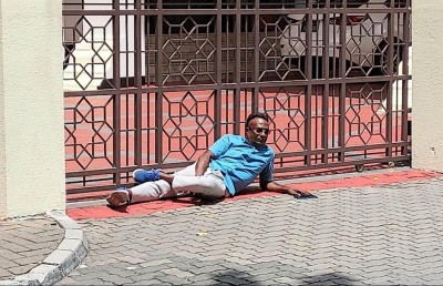 ޖާބިރު މަޖިލީހުގެ ބޭރުގައި އަޑުގަދަކުރެއްވީ މަޖިލީހުގެ މުވައްޒަފުންނަށް ފުރައްސާރަކުރުމަށް ފަހު