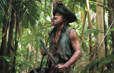 މިޔަރެއް ހަމަލާދީގެން "ޕައިރޭޓްސް އޮފް ދަ ކެރިބިއަން"ގެ އެކްޓަރަކު މަރުވެއްޖެ