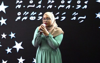 އެމްއެންޔޫއެސްޔޫ ސިއާ މަދަހަ މުބާރާތުގެ އެއްވަނަ ނަދާއަށް، ޝަލަބީގެ "ހިދާއީ ނޫރު" އަލްބަމަށް މަދަހައެއް ކިޔުމުގެ ފުރުސަތު