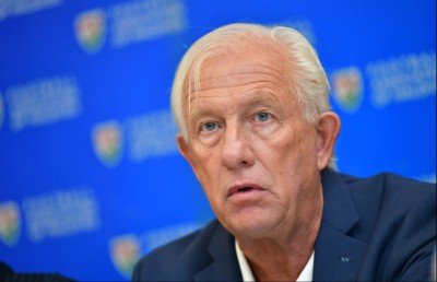 ގައުމީ ކޯޗު ކޫޕްމަން އަށް މަގާމު ގެއްލިދާނެކަމުގެ ބިރު ބޮޑުވެއްޖެ