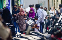 އަލުން ސްކޫލަށް، ތިބީ އުފަލުން ފޮޅިފައި