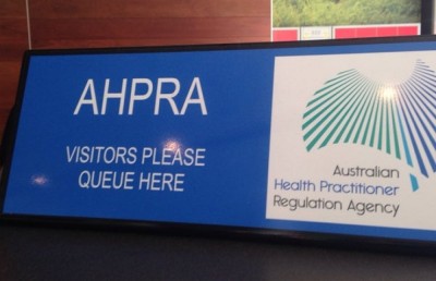 އޮސްޓްރޭލިއާ މީހަކު ޑޮކްޓަރަކަށް ހެދިގެން އަށް މަސް ވަންދެން އުޅެފި