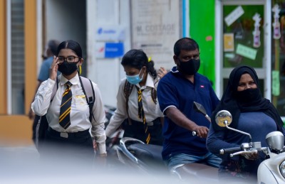 އަލުން ސްކޫލަށް، ތިބީ އުފަލުން ފޮޅިފައި