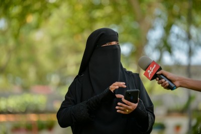 ހަޝްމާ މިސް: ޚާއްސަ އެހީއަށް ބޭނުންވާ ކުދިންނަށް ކިޔަވައިދީ މޫނުބުރުގާ އަޅާ ކަނބަލުންނަށް ނަމޫނާއެއް!