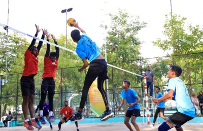 ޕޮލިސް ކްލަބުގެ މެޗުން ރަނޭ އަށް ފެނިވަޑައިގެންނެވި މަންޒަރު