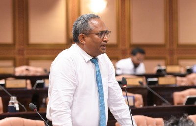 ވަޒީފާއަކީ ހައްލެއް ނޫން، ޒުވާނުން ވަޒީފާއަށް ބަރޯސާވުން ހުއްޓާލަން ޖެހޭ: ޝަރީފް