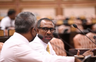 ބައިބައިވުންތަކުގެ ތެރޭގައި މަޖިލިސް މަޑުޖެހުމުގެ ބިރު!