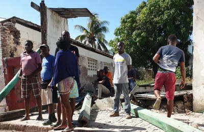 ބާރުގަދަ ބިންހެލުމެއްގައި ހައިޓީން 300 މީހުން މަރުވެއްޖެ