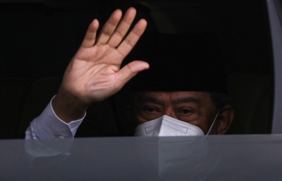 މެލޭޝިއާގެ ސަރުކާރު އެންމެ ފަހުން އިސްތިއުފާ ދީފި