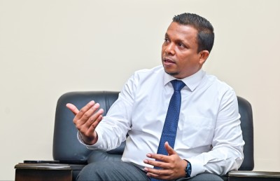 ހަރަދުތައް ހަމަޖައްސަން އެމްއެމްއޭ އިން ލޯނެއް ނުނަގަން: ޝަފީގު