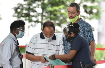 މާސްކް ނޭޅުމުން ސިންގަޕޫރުގައި މީހަކު ޖަލަށް ލައިފި