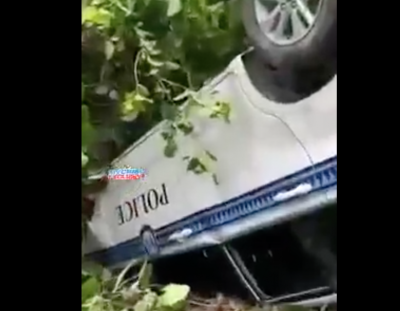 ލާމު ލިންކް ރޯޑުން ފުލުހުންގެ ކާރެއް ފުރޮޅާލައި، އެކްސިޑެންޓެއްވެއްޖެ