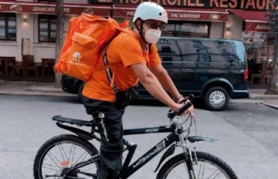 އަފްޣާނުގެ ކުރީގެ ޓެކްނޮލީ މިނިސްޓަރު ޖަރުމަނުގައި ޕިއްޒާ ޑެލިވަރީ ކުރަނީ