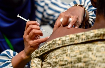 ކޮވިޑް ވެކްސިންގައި ރާއްޖެ އަށް ބޮޑު ކުރިއެރުމެއް!