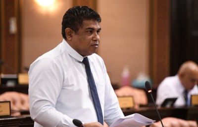 އެމްޑީޕީގެ ސިޔާސަތަކީ ރައްޔިތުންގެ ޖީބަށް ޑޮލަރު ވެެއްދުން: ބޮންޑޭ