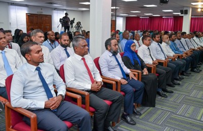 ކޮންމެ މަހަކު ތިން ފޮތަށް ވުރެ ގިނައިން ގުރުއާން ހިތުދަސްކުރާ ކުދިންނަށް އެލަވަންސެއް ދެނީ