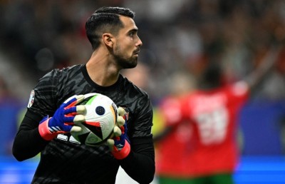 ކީޕަރު ޑިއޭގޯ ކޮސްޓާ، ޕޯޗުގަލްގެ ޒިންމާ ކޮނޑަށްލައިގެން ކުއާޓާ އަށް