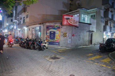 ޕިކަޕަކުން ޖެހި އަނިޔާވި އަންހެނެއްގެ ފައި ބުރި ކޮށްލައިފި